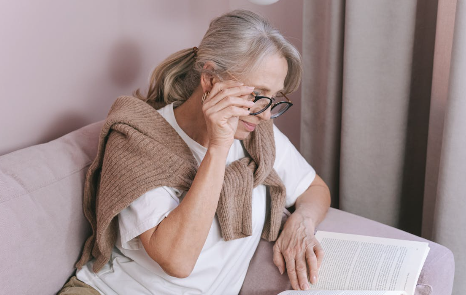 How can eligible claimants in the UK claim the dwp 300 Cost of Living Payment
